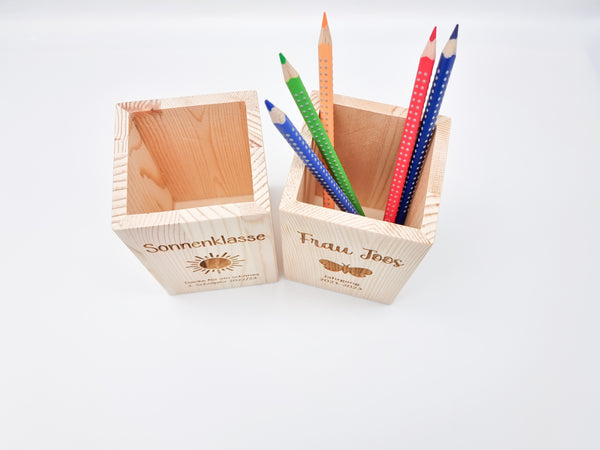 Personalisierter Stiftehalter aus Holz