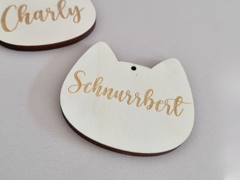 Personalisierter Anhänger in Katzenform