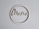 Minimalistischer Holzkranz mit Schriftzug "Mama"