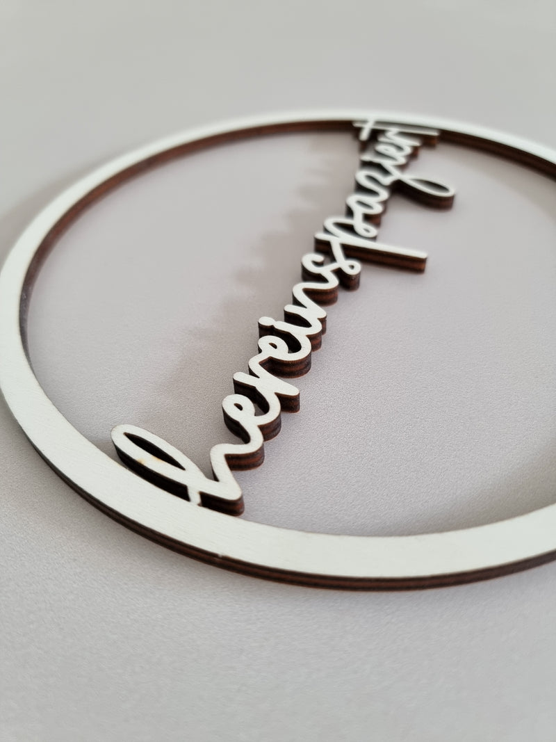 Minimalistischer Holzkranz hereinspaziert